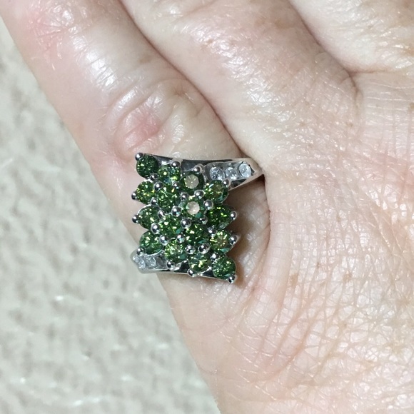 10k White Gold Green Diamond Ring - Picture 3 of 8
